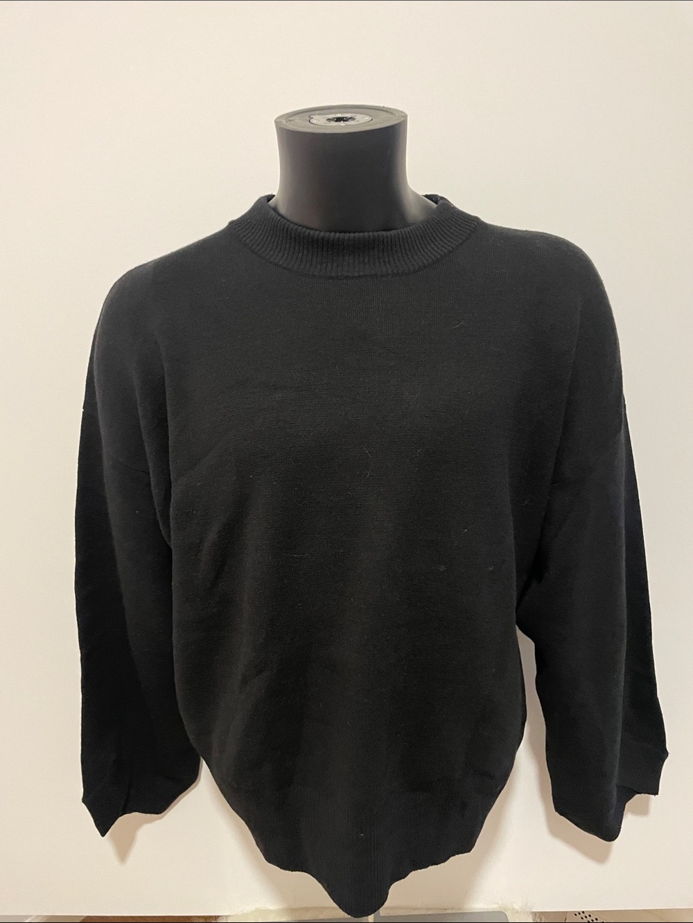Zara Men's Black Crewneck Sweater